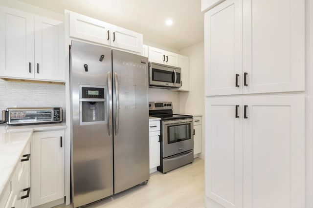 1008 Green Pine Boulevard H3, West Palm Beach, FL 33409