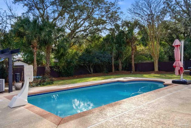 421 Cumberland Ave, Gulf Breeze, FL 32561