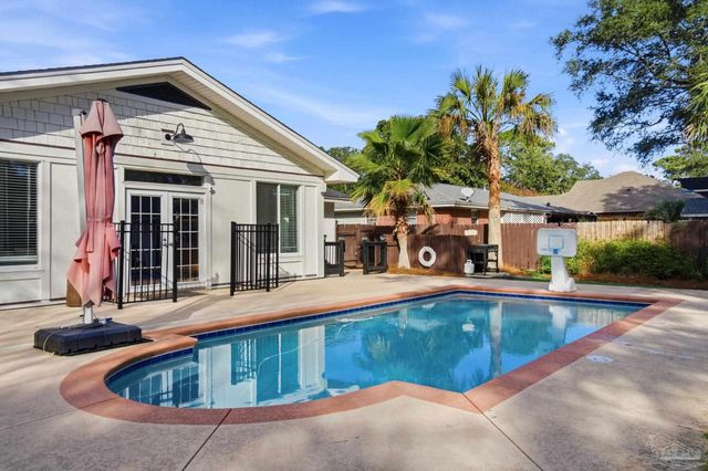 421 Cumberland Ave, Gulf Breeze, FL 32561