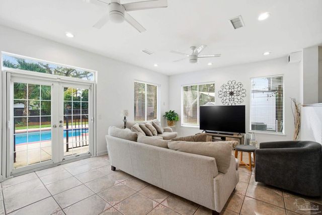 421 Cumberland Ave, Gulf Breeze, FL 32561