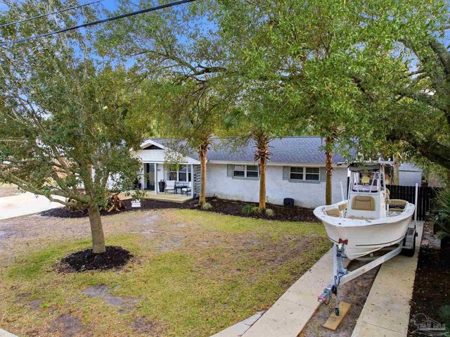 421 Cumberland Ave, Gulf Breeze, FL 32561