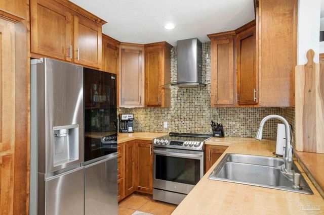 421 Cumberland Ave, Gulf Breeze, FL 32561