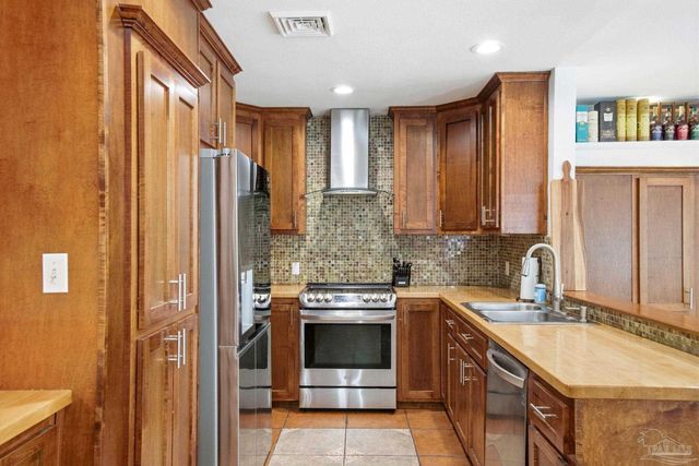 421 Cumberland Ave, Gulf Breeze, FL 32561