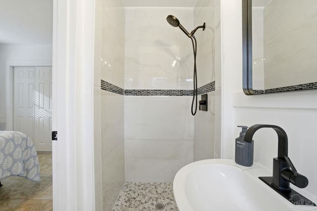 421 Cumberland Ave, Gulf Breeze, FL 32561