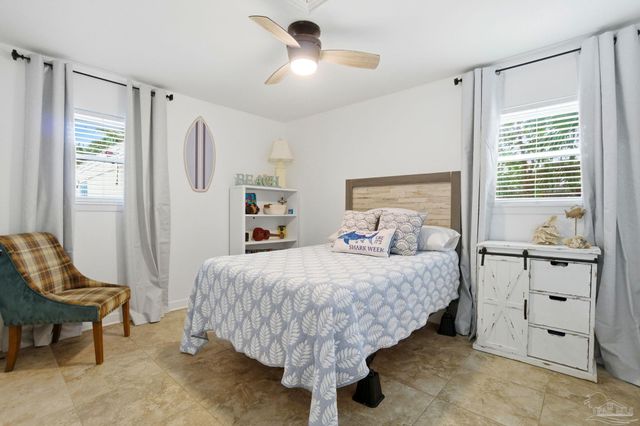 421 Cumberland Ave, Gulf Breeze, FL 32561