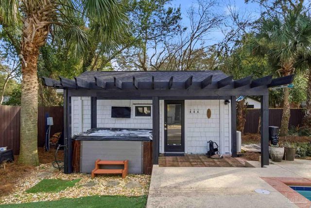 421 Cumberland Ave, Gulf Breeze, FL 32561