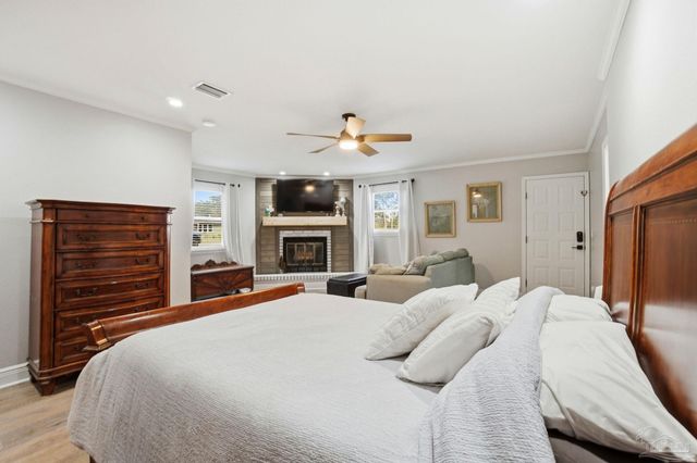 421 Cumberland Ave, Gulf Breeze, FL 32561