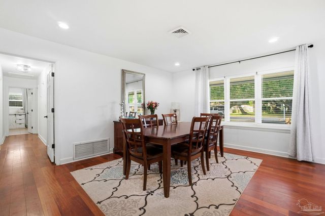 421 Cumberland Ave, Gulf Breeze, FL 32561