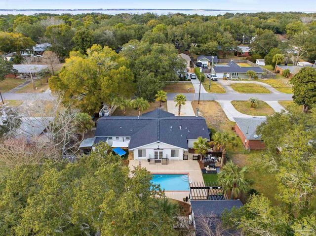 421 Cumberland Ave, Gulf Breeze, FL 32561