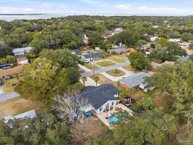 421 Cumberland Ave, Gulf Breeze, FL 32561