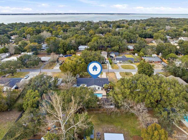 421 Cumberland Ave, Gulf Breeze, FL 32561