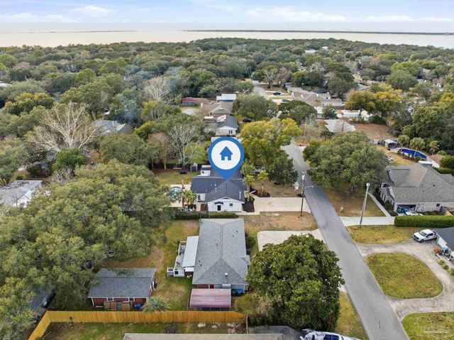 421 Cumberland Ave, Gulf Breeze, FL 32561