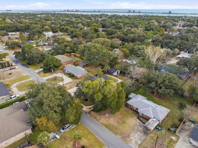 421 Cumberland Ave, Gulf Breeze, FL 32561