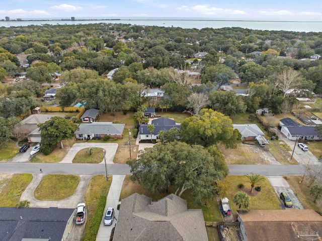 421 Cumberland Ave, Gulf Breeze, FL 32561