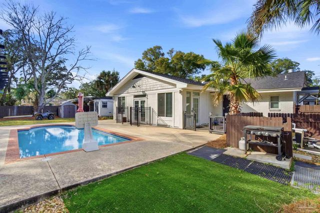 421 Cumberland Ave, Gulf Breeze, FL 32561