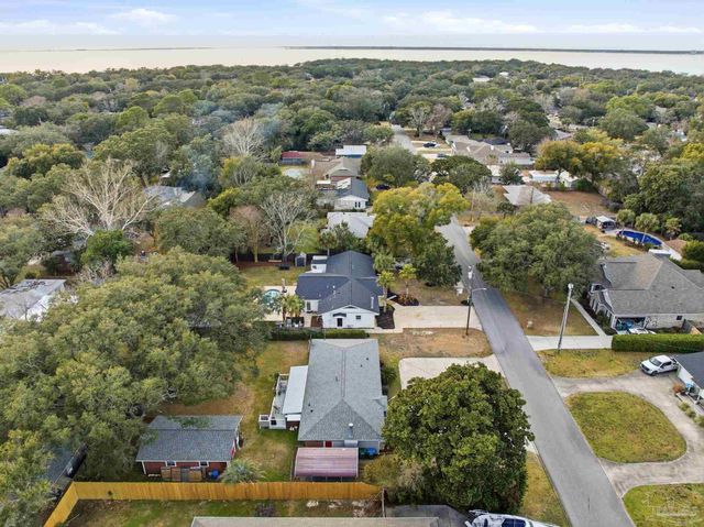 421 Cumberland Ave, Gulf Breeze, FL 32561