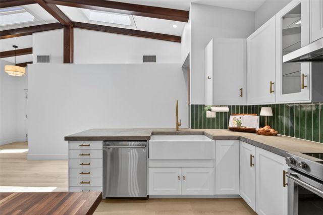 719 W NELSON STREET, Tavares, FL 32778