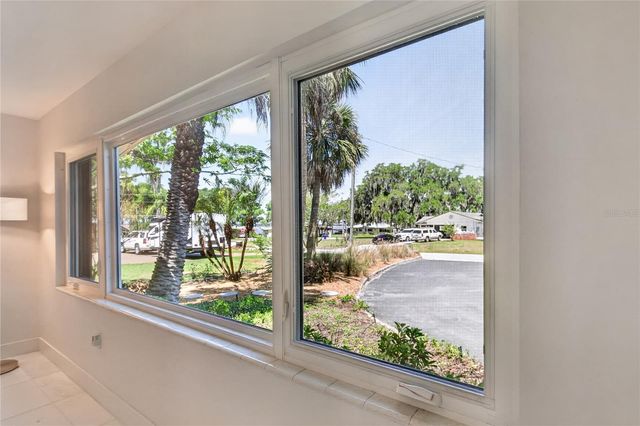 719 W NELSON STREET, Tavares, FL 32778