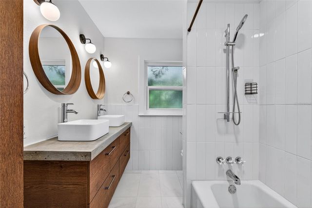 719 W NELSON STREET, Tavares, FL 32778