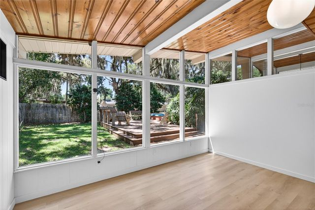 719 W NELSON STREET, Tavares, FL 32778