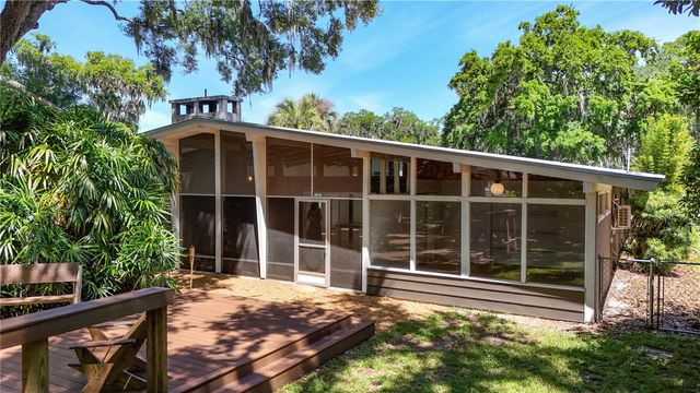 719 W NELSON STREET, Tavares, FL 32778