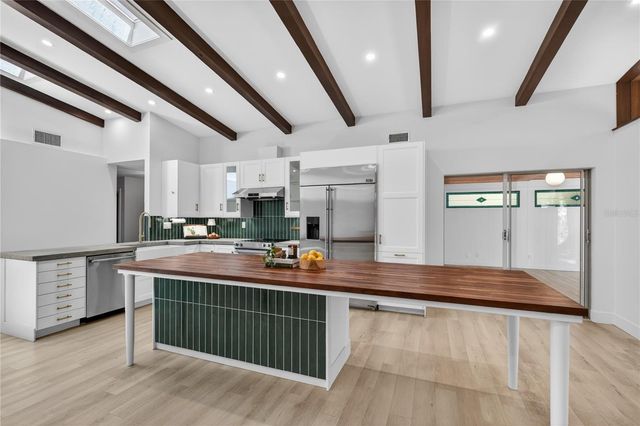 719 W NELSON STREET, Tavares, FL 32778