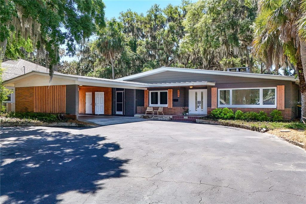 Image 1 of property listing at 719 W NELSON STREET, Tavares, FL 32778