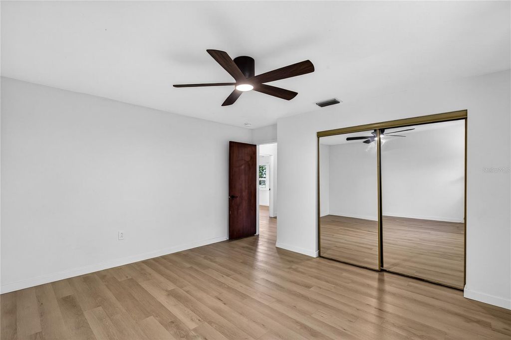 Image 21 of property listing at 719 W NELSON STREET, Tavares, FL 32778