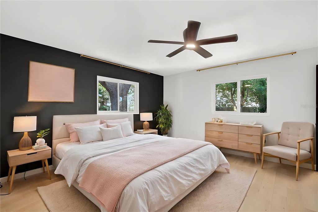 Image 28 of property listing at 719 W NELSON STREET, Tavares, FL 32778