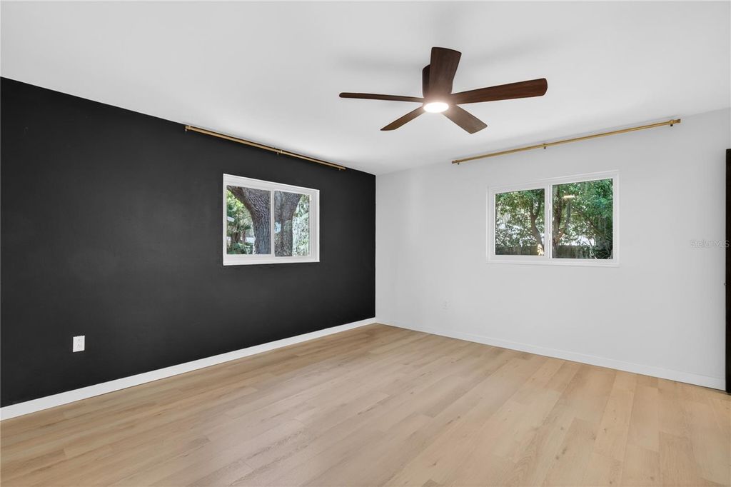 Image 29 of property listing at 719 W NELSON STREET, Tavares, FL 32778