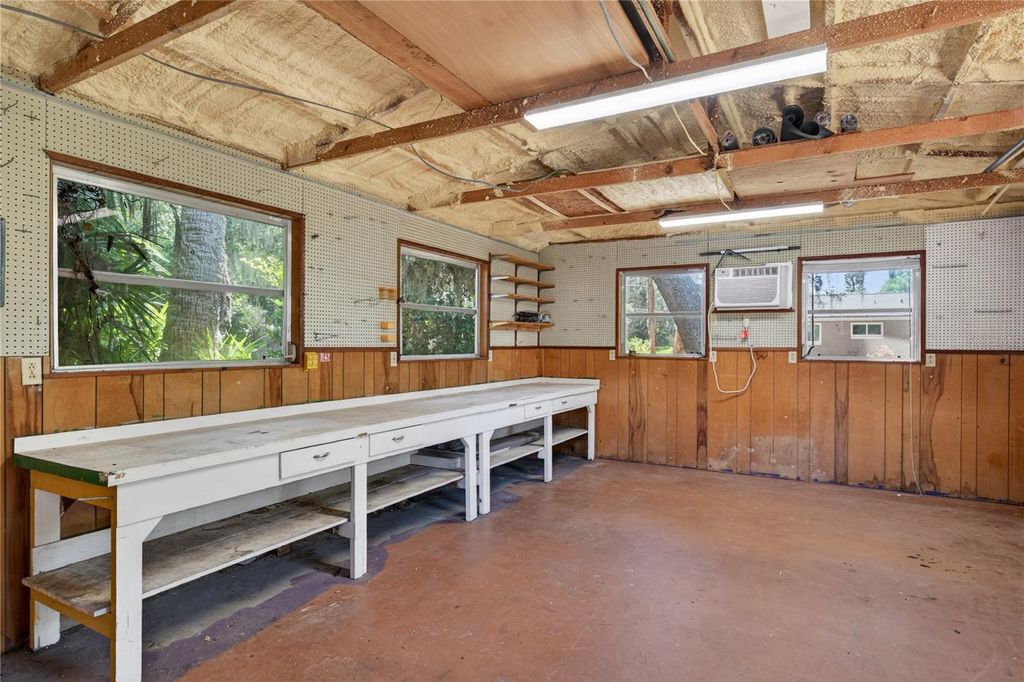 Image 45 of property listing at 719 W NELSON STREET, Tavares, FL 32778