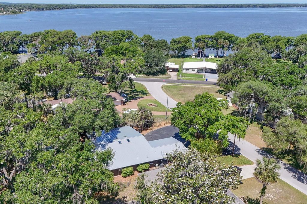 Image 51 of property listing at 719 W NELSON STREET, Tavares, FL 32778