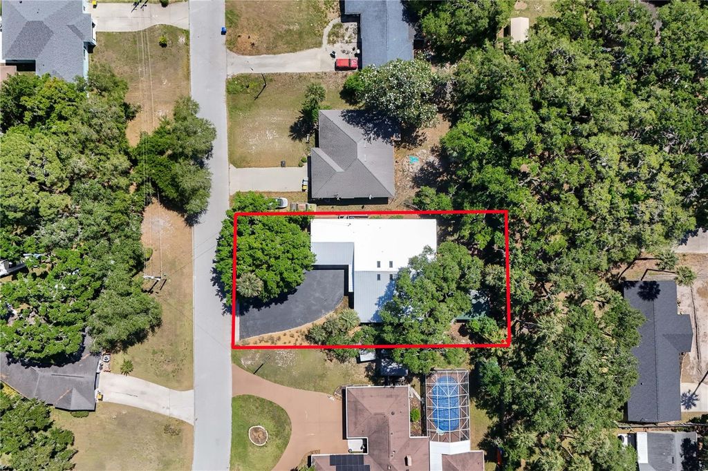 Image 52 of property listing at 719 W NELSON STREET, Tavares, FL 32778