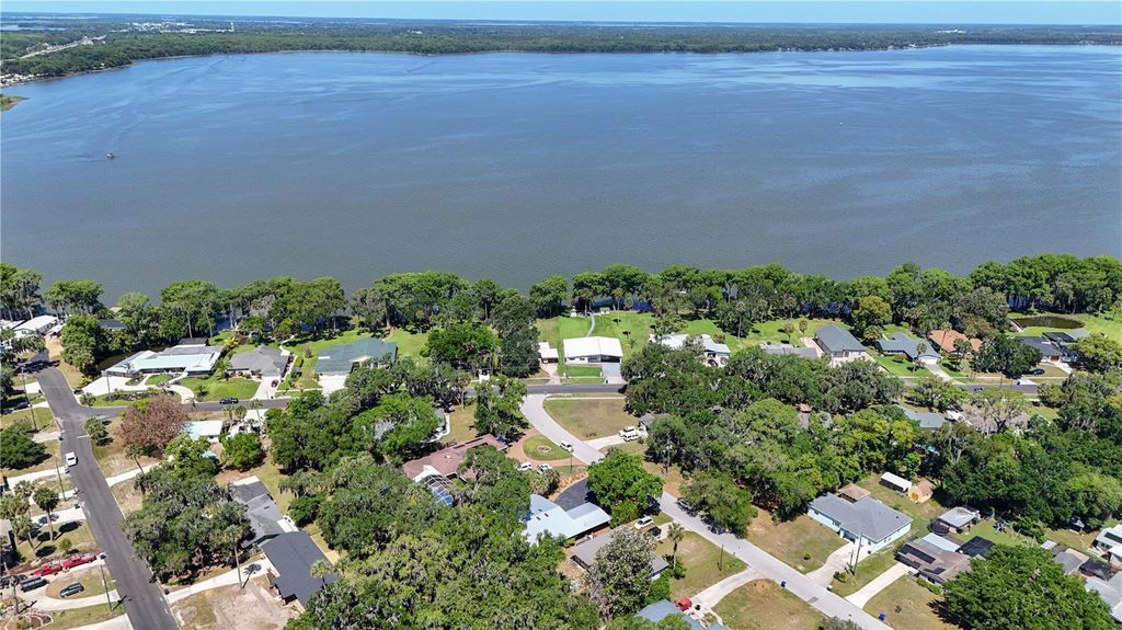 Image 55 of property listing at 719 W NELSON STREET, Tavares, FL 32778