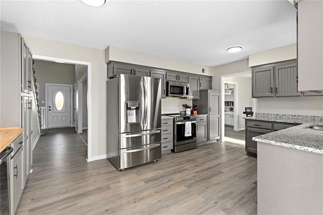 710 SW Murray Road, Lee's Summit, MO 64081