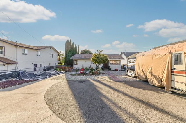 10471 Mariposa Ave, Jackson, CA 95642