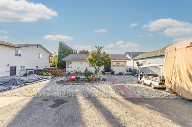 10471 Mariposa Ave, Jackson, CA 95642