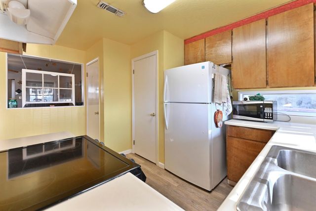 10471 Mariposa Ave, Jackson, CA 95642