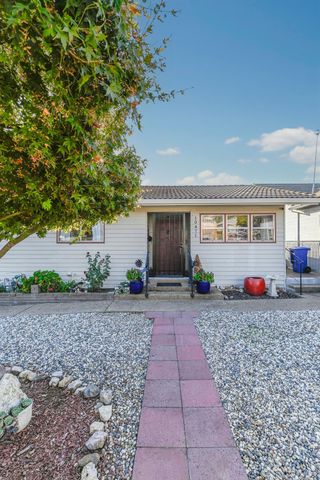 10471 Mariposa Ave, Jackson, CA 95642