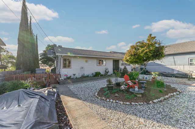 10471 Mariposa Ave, Jackson, CA 95642