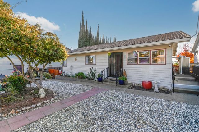10471 Mariposa Ave, Jackson, CA 95642
