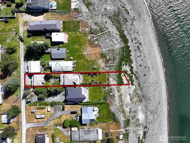 7532 Maxwelton Beach Lane, Clinton, WA 98236