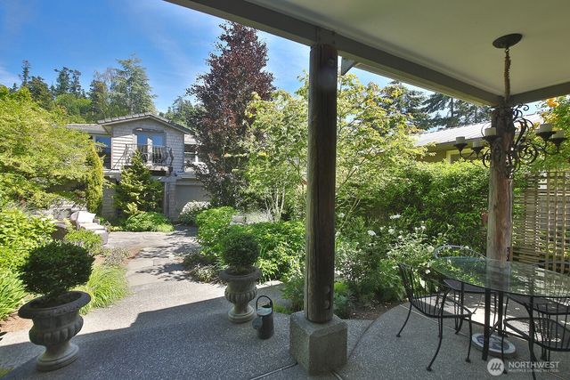 7532 Maxwelton Beach Lane, Clinton, WA 98236