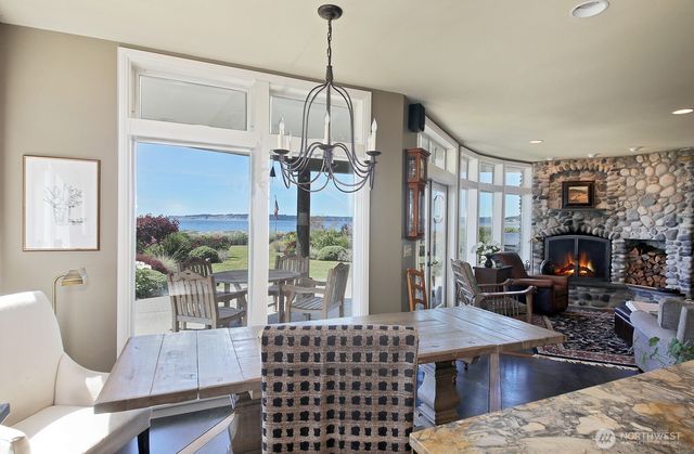 7532 Maxwelton Beach Lane, Clinton, WA 98236