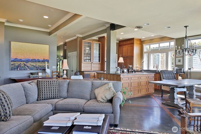 7532 Maxwelton Beach Lane, Clinton, WA 98236