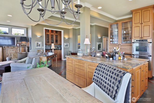 7532 Maxwelton Beach Lane, Clinton, WA 98236