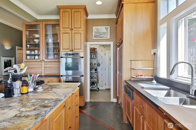 7532 Maxwelton Beach Lane, Clinton, WA 98236
