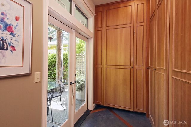 7532 Maxwelton Beach Lane, Clinton, WA 98236