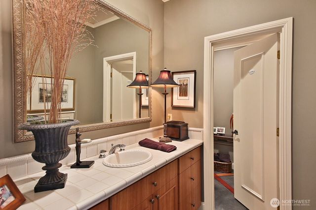 7532 Maxwelton Beach Lane, Clinton, WA 98236