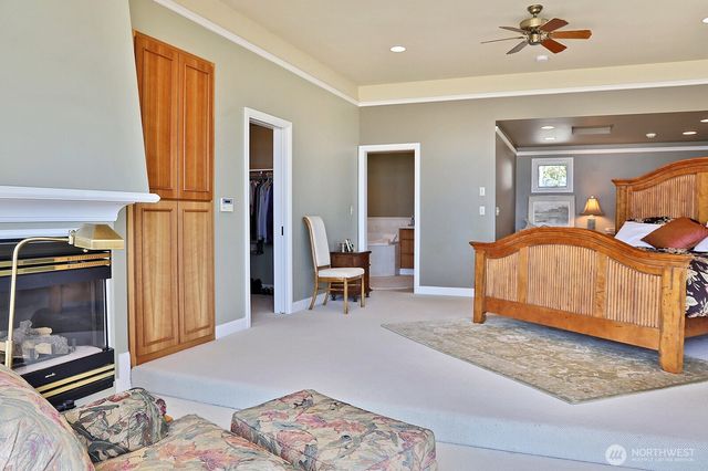 7532 Maxwelton Beach Lane, Clinton, WA 98236